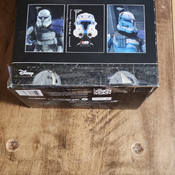 LEGO Star Wars Captain Rex Helmet - Black, White, and Blue - Picture 6 of 7